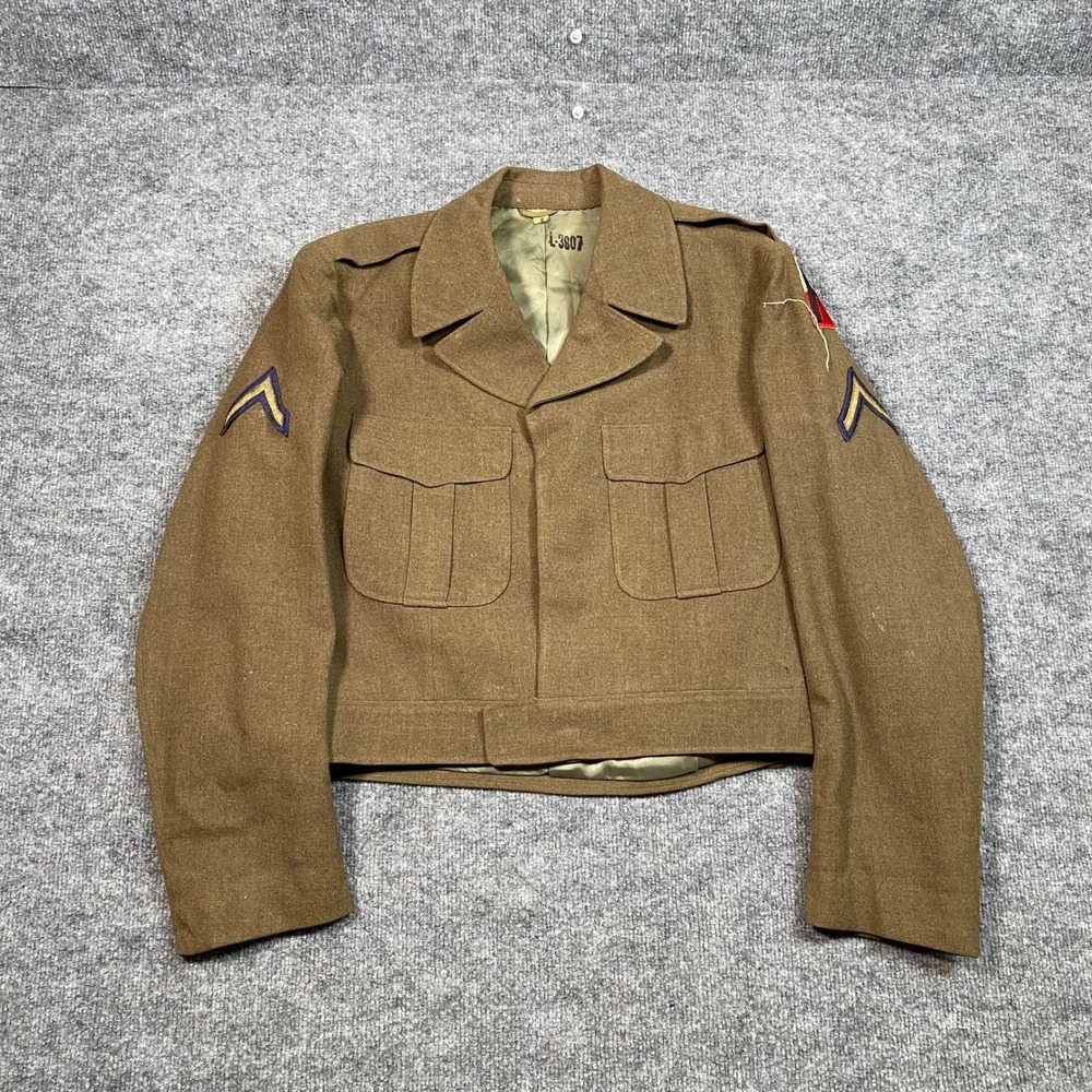 Vintage WWII US Army Ike Jacket Wool Field Coat 40R First Army Patch Private